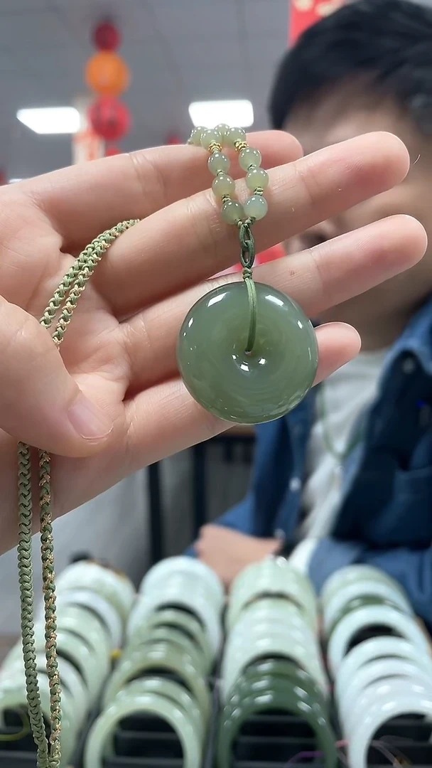 【闪购商品】和田玉颈饰未镶嵌高品粉青挂件一件