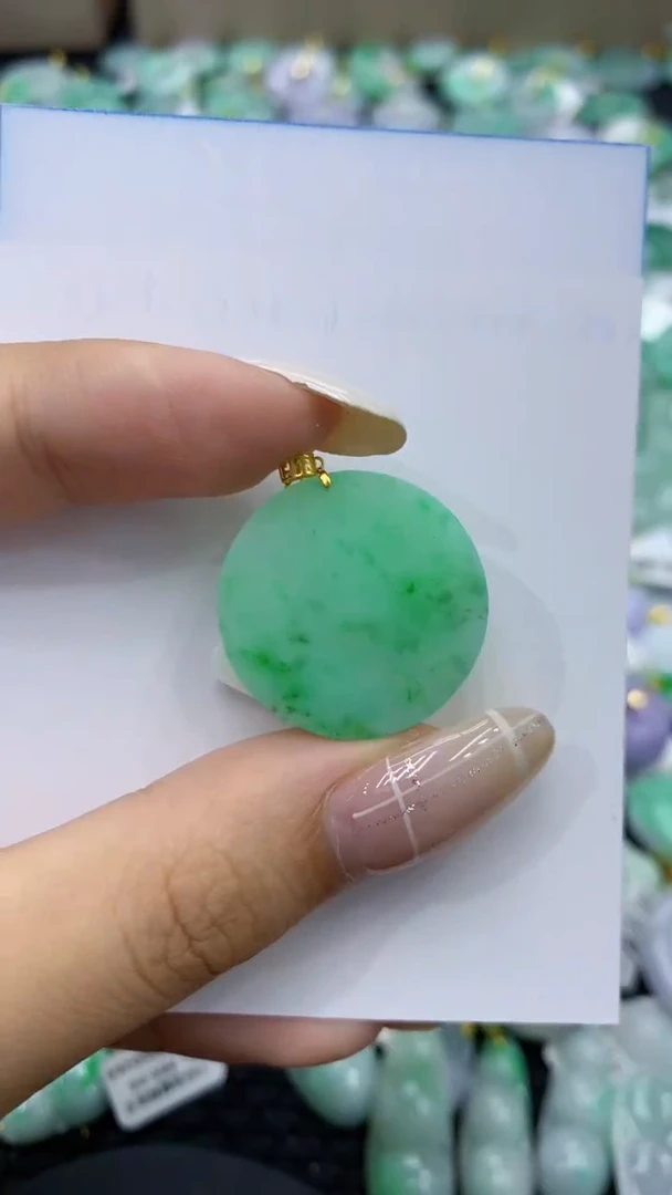 颈饰18K金镶嵌翡翠天然缅甸翡翠A货