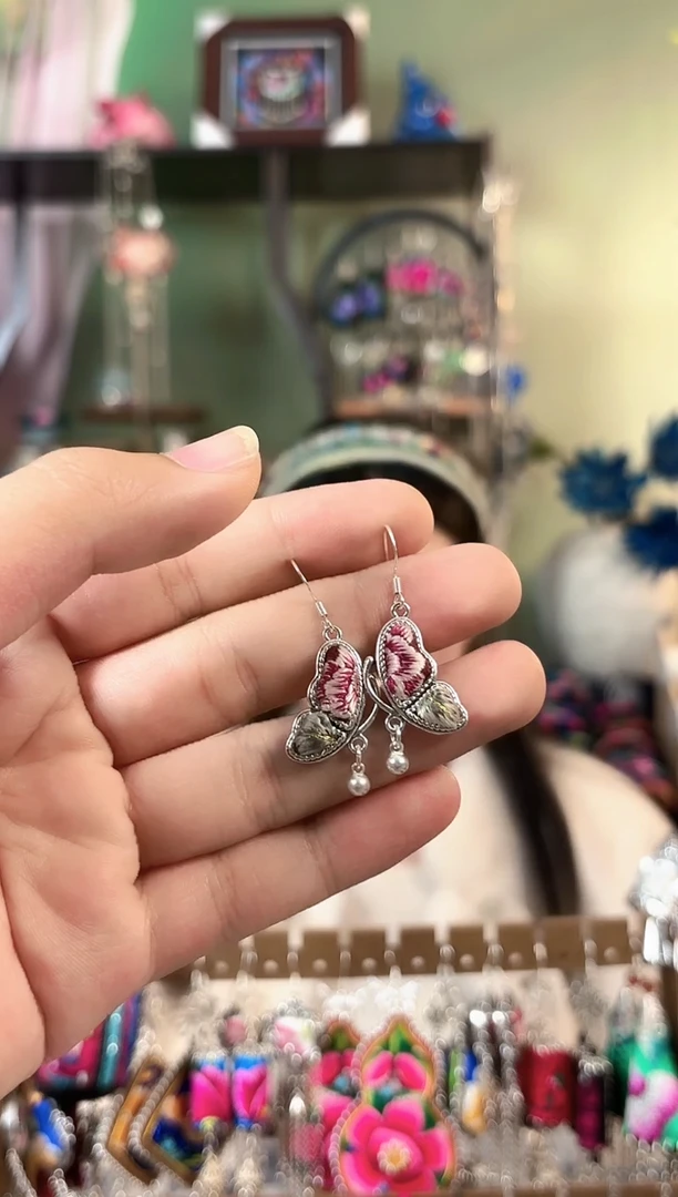 彩云南阁非遗老绣苗银饰品762