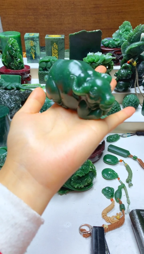 未镶嵌和田玉摆件1