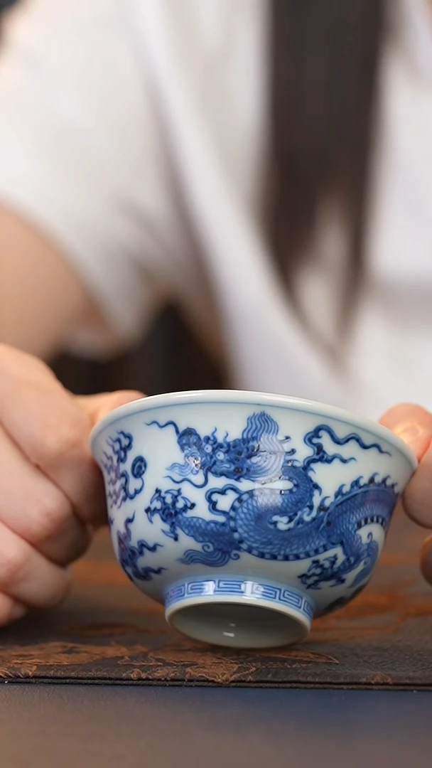 和然青花单龙压手杯