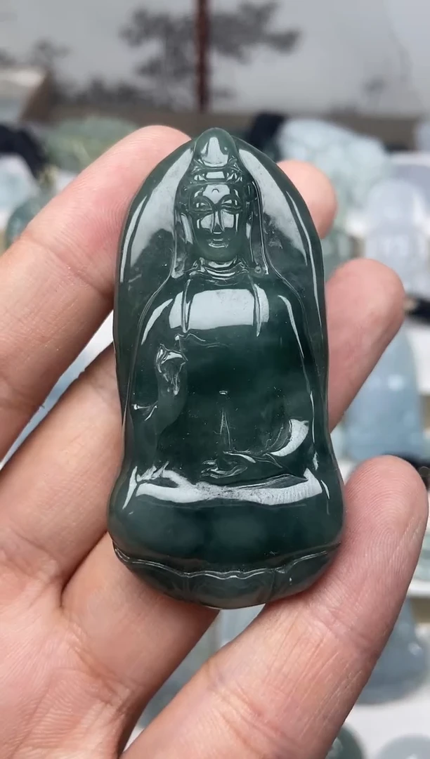 颈饰未镶嵌翡翠素衣观音