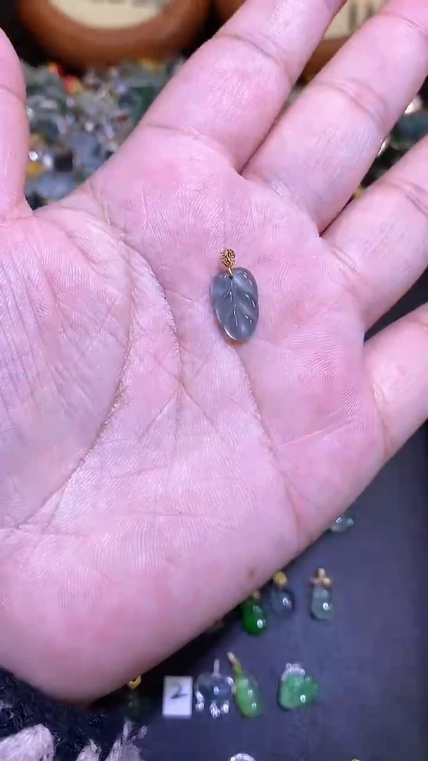 【闪购商品】翡翠吊坠(不含链)18K金镶嵌1