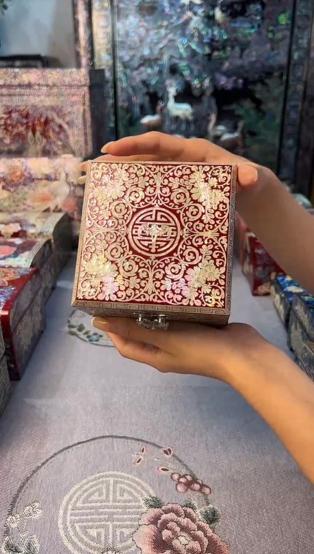 红底寿·弘贝雅螺钿漆器文化馆
