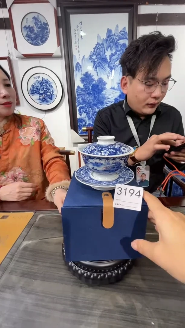 【闪购商品】瓶景德镇陶瓷青花三才盖碗3194