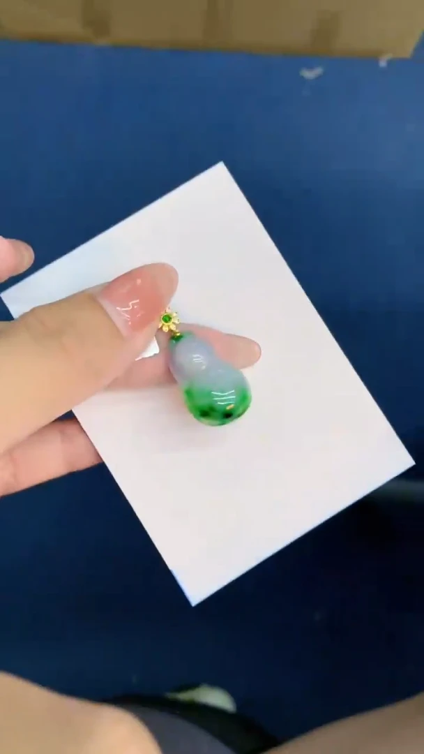 翡翠未镶嵌颈饰           1