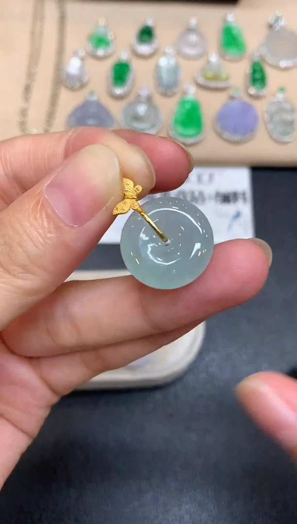 颈饰18K金镶嵌翡翠平安扣【无服务费