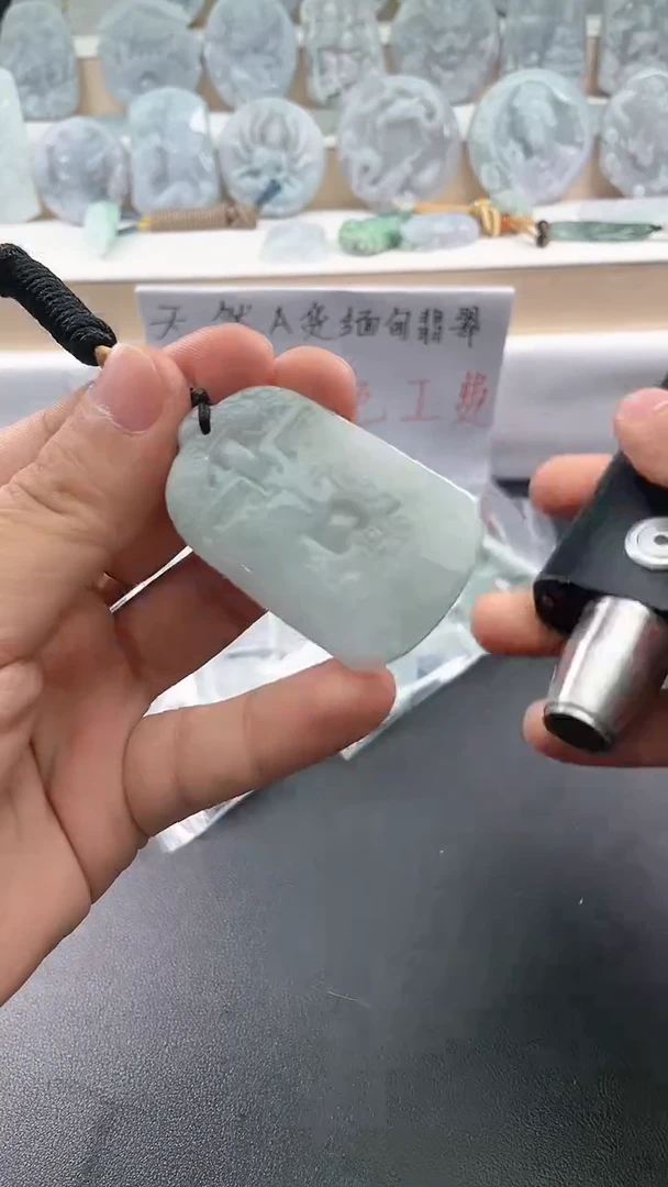 翡翠未镶嵌颈饰..../6/7/ 198