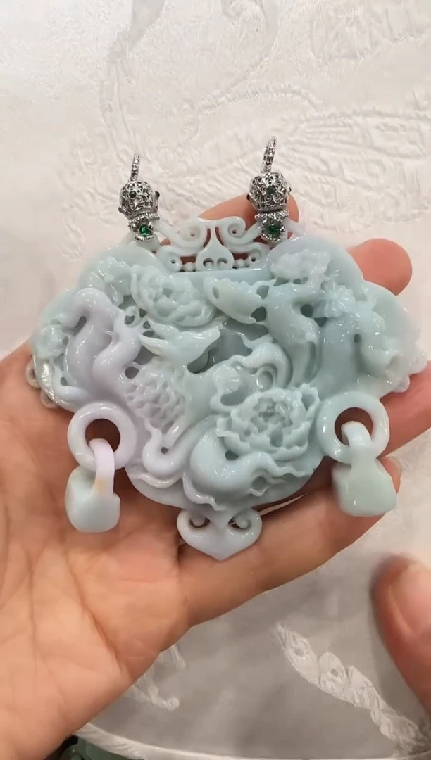 翡翠未镶嵌颈饰国风