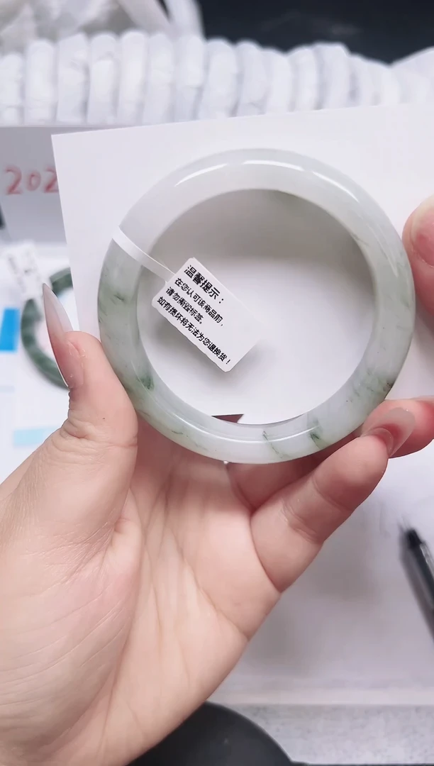 未镶嵌手镯石英质玉120-55.9