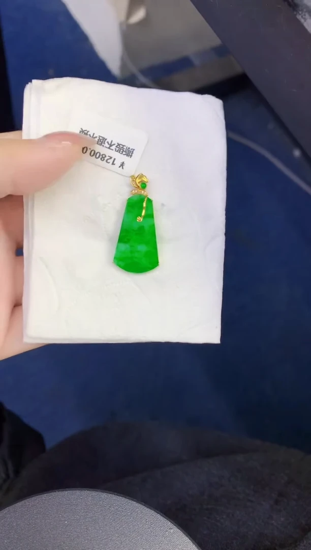 颈饰18K金镶嵌翡翠缅甸天然翡翠A货