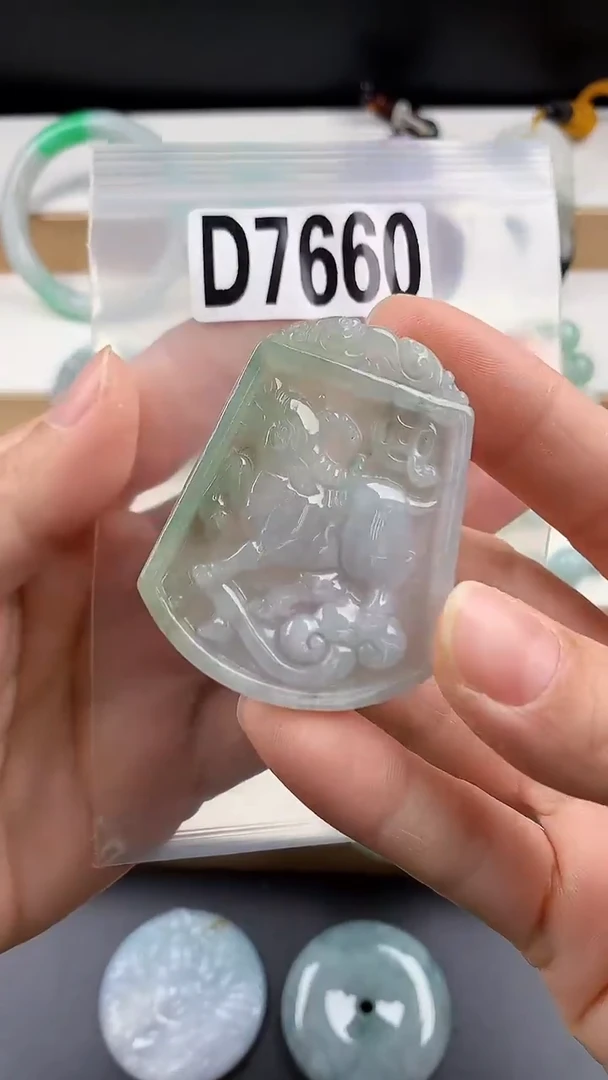 颈饰未镶嵌翡翠天然翡翠吊坠挂件