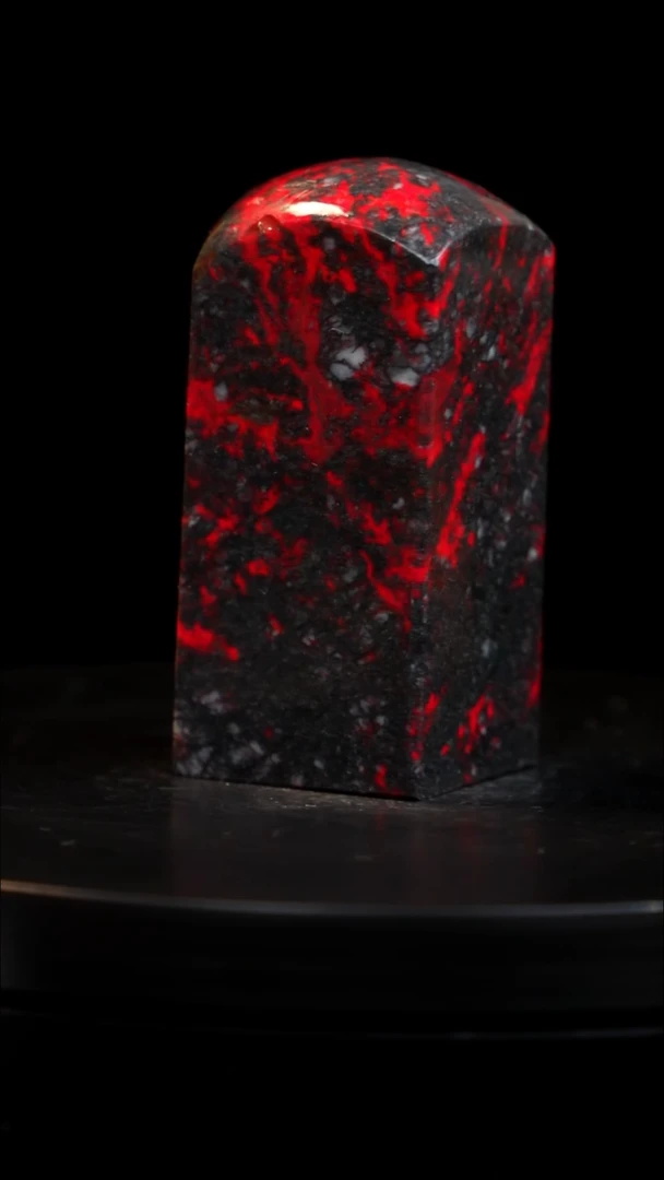 鸡血石梅花鸡血石