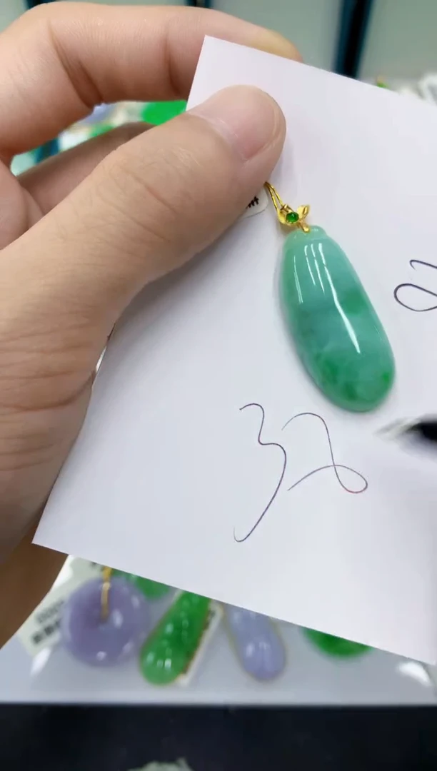 翡翠未镶嵌颈饰翡翠