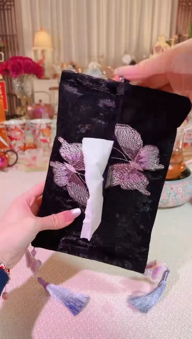 【闪购商品】瓷黑底蝴蝶-手提纸巾包