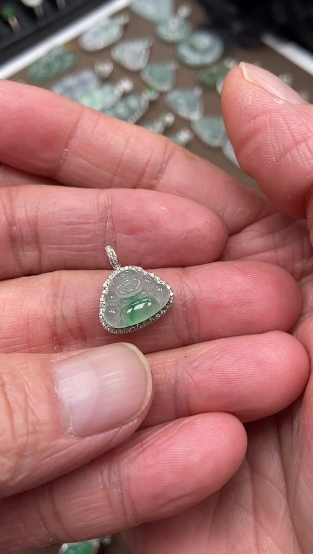 【闪购商品】翡翠吊坠(不含链)18K金镶嵌佛公