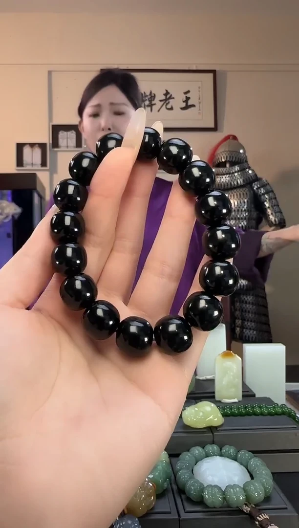 颈饰未镶嵌和田玉青玉老型手串