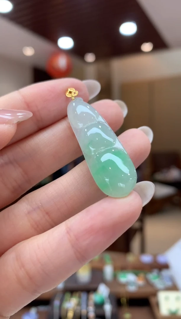 吊坠(不含链)18K金镶嵌翡翠豆子