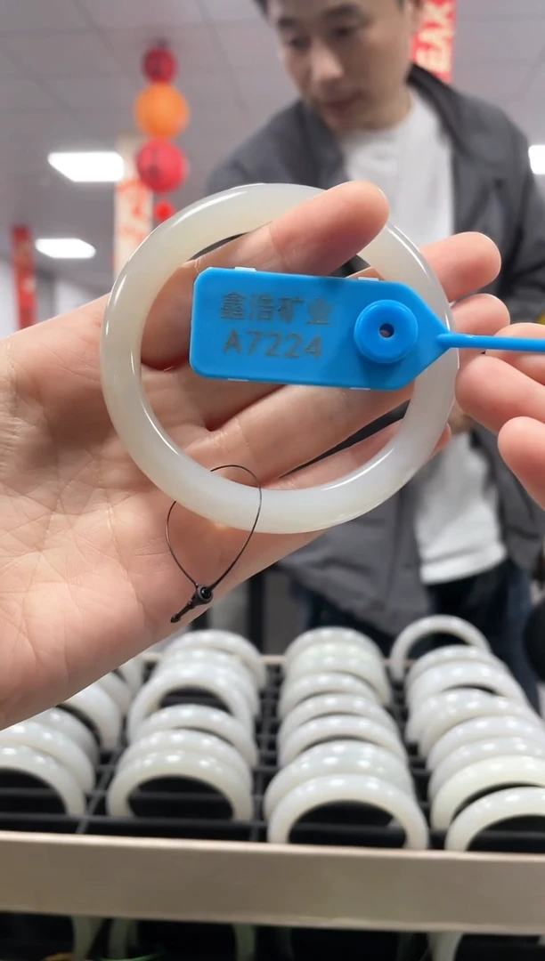 【闪购商品】和田玉手镯未镶嵌圈57 A7224 烟紫手镯一条