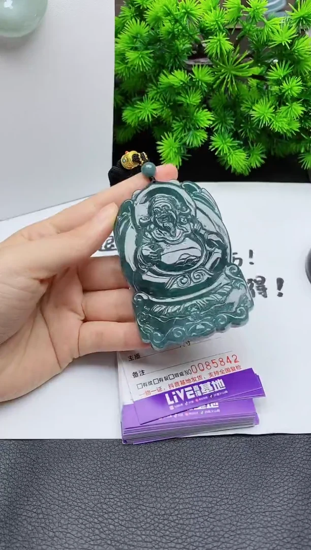 翡翠未镶嵌颈饰