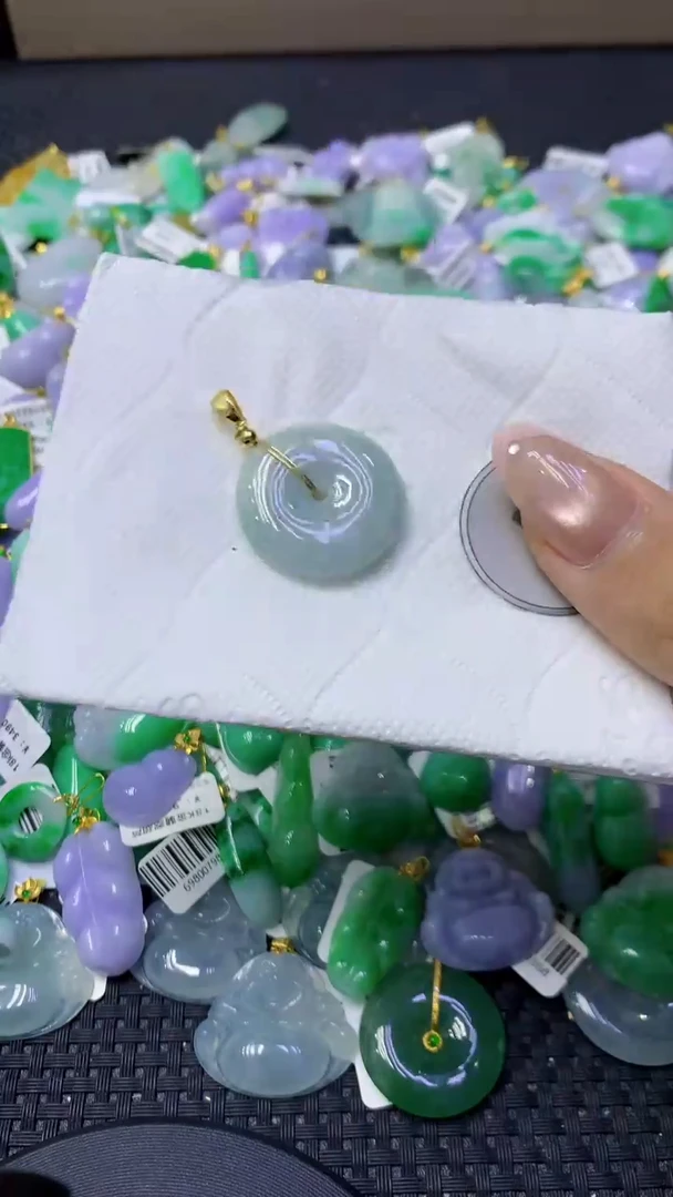 颈饰未镶嵌翡翠天然缅甸翡翠A货