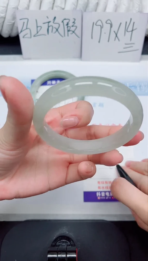 【闪购商品】石英质玉手镯未镶嵌80#60