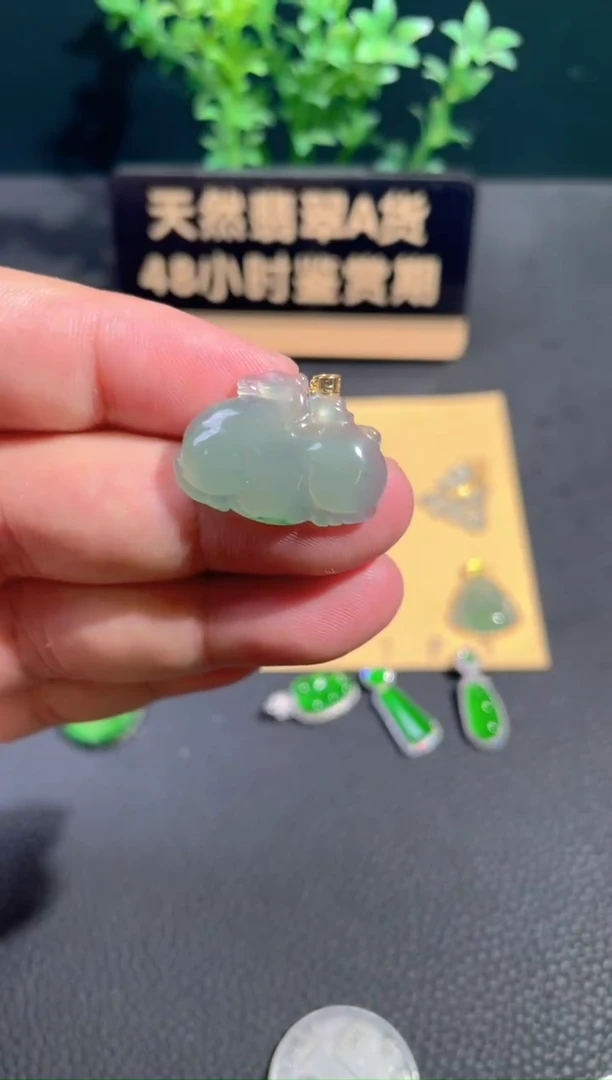 颈饰18K金镶嵌翡翠翡翠