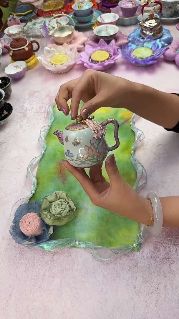 82灵玺贡坊  鸢尾壶