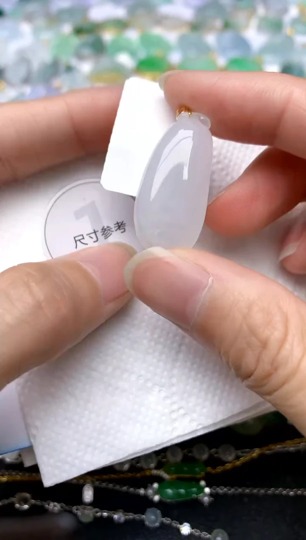 颈饰18K金镶嵌翡翠天然A货翡翠