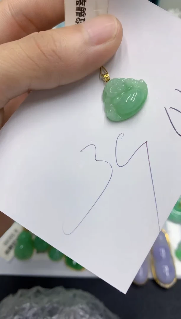 翡翠18K金镶嵌颈饰翡翠