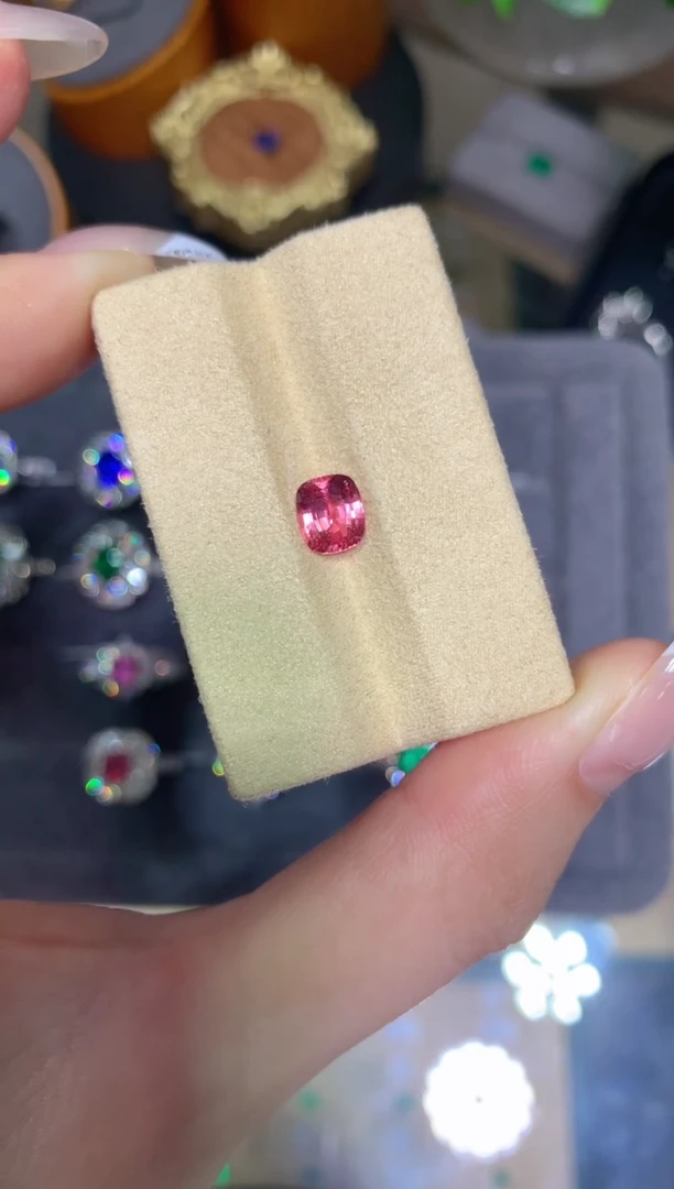 彩色蓝宝石裸石未镶嵌1.54CT  无烧