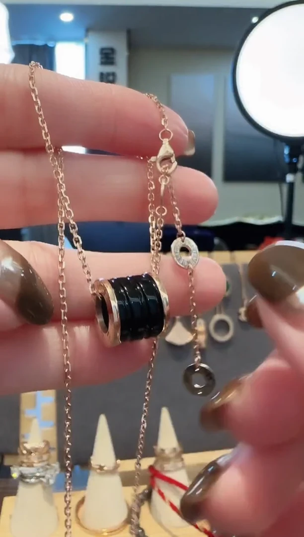 18K金镶嵌定制玛瑙18K金路路通吊坠不含链