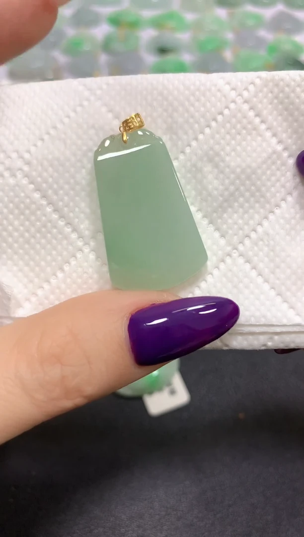 颈饰18K金镶嵌翡翠