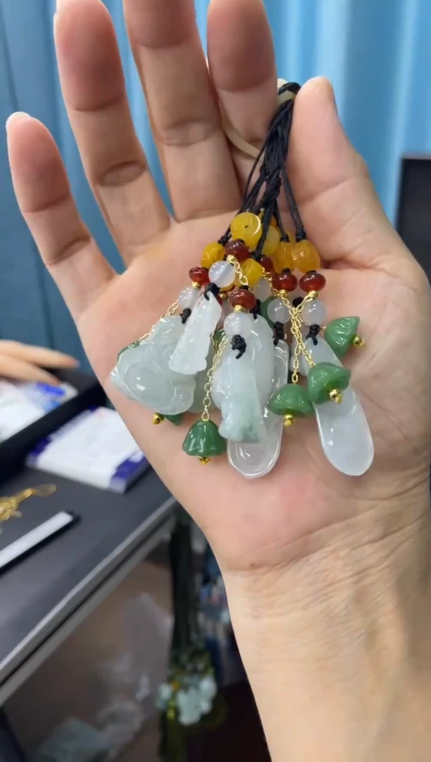 翡翠未镶嵌吊坠(不含链)手机挂 随机发 多样性发其一