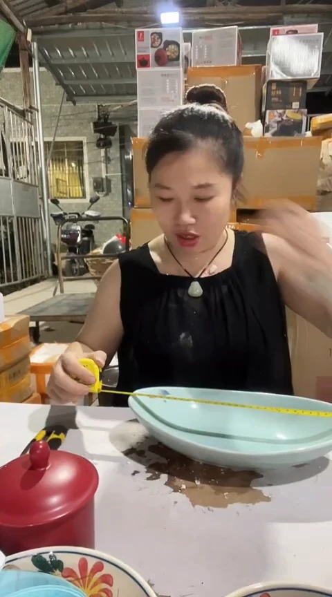 瑕疵蓝色鱼盘一个