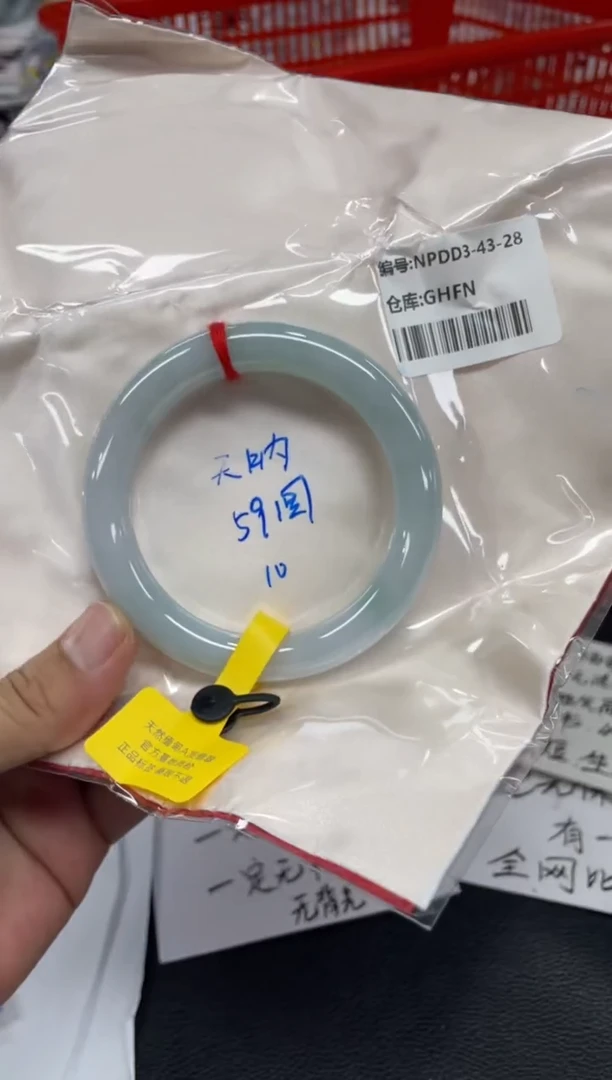 翡翠手镯未镶嵌翡翠手镯