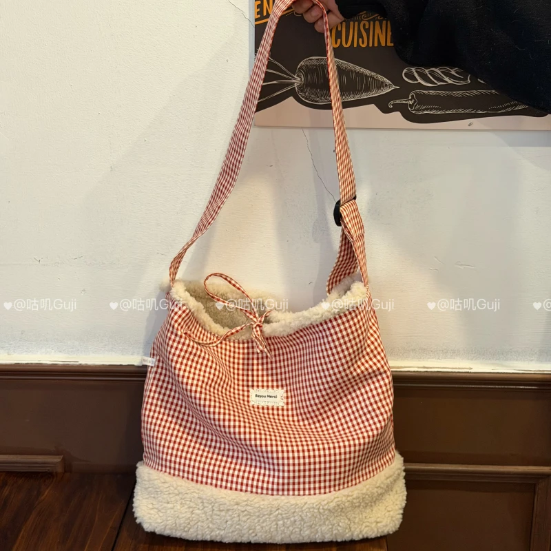 草莓奶盖｜韩系ins风甜系格子毛绒双面通勤休闲单肩斜挎包