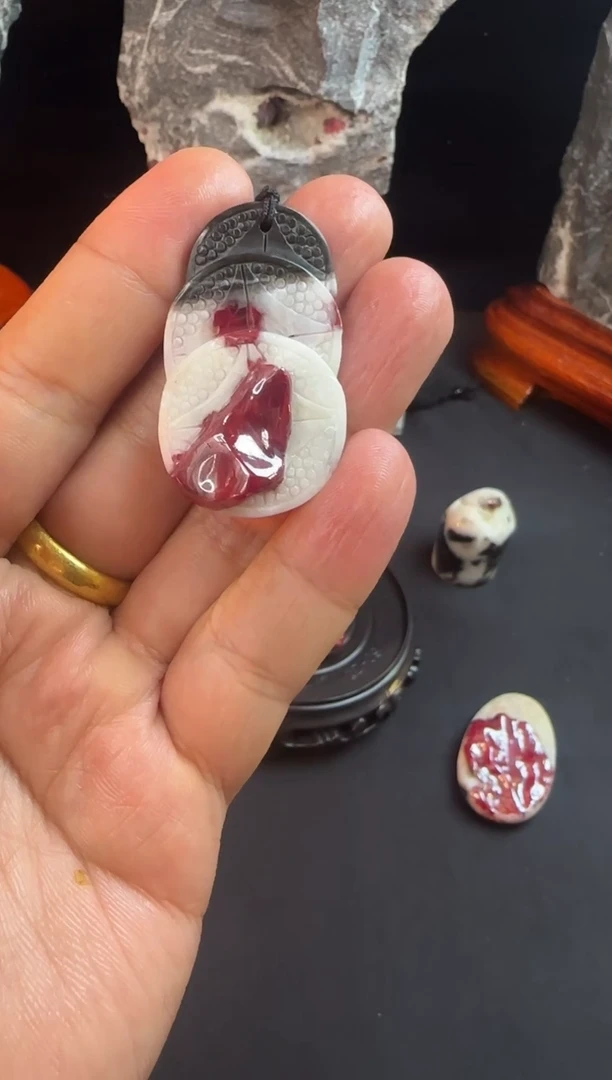 天然辰砂静*天然朱砂晶体原石吊坠挂件