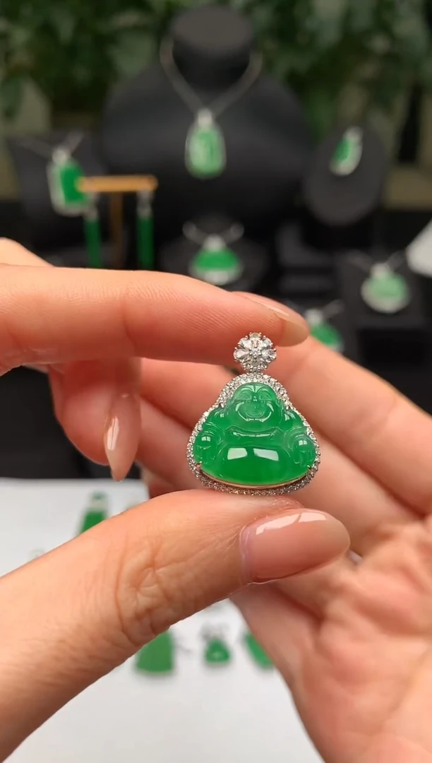 颈饰18K金镶嵌翡翠佛公