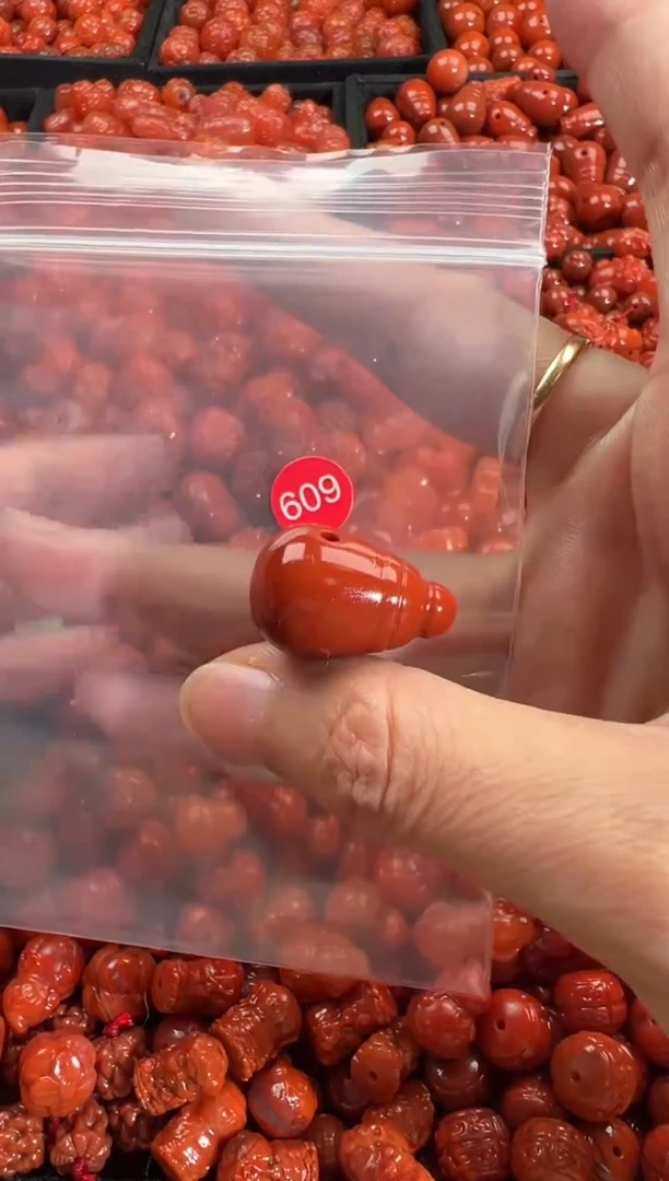 颈饰未镶嵌南红玛瑙1