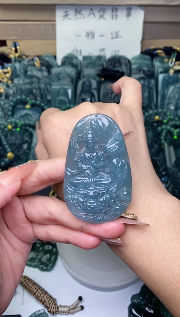颈饰未镶嵌翡翠