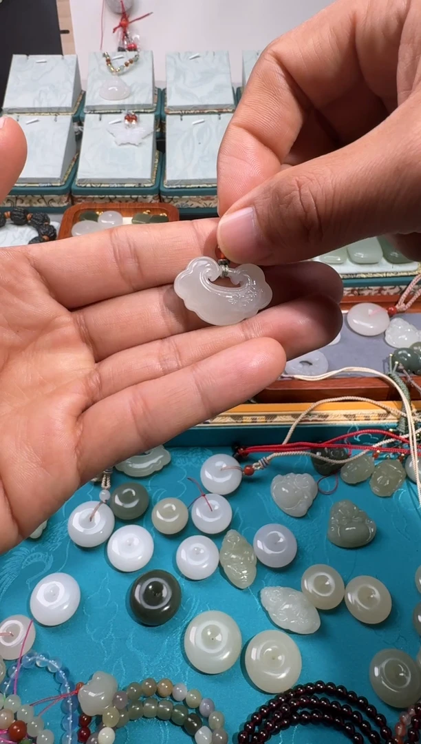 【闪购商品】和田玉颈饰未镶嵌如意锁