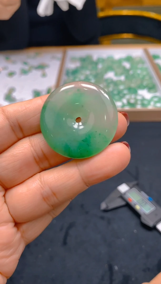 【闪购商品】石英质玉吊坠(赠链)未镶嵌冰美人A货非洲翠，冰种