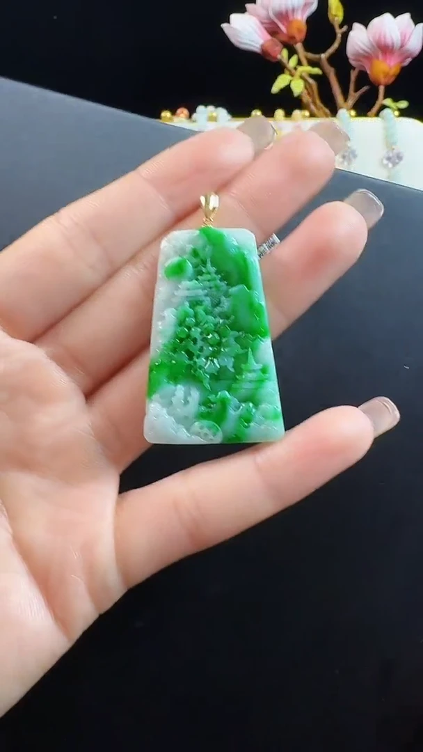 颈饰18K金镶嵌翡翠山水