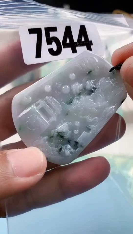 【闪购商品】翡翠挂件未镶嵌天然翡翠吊坠挂件