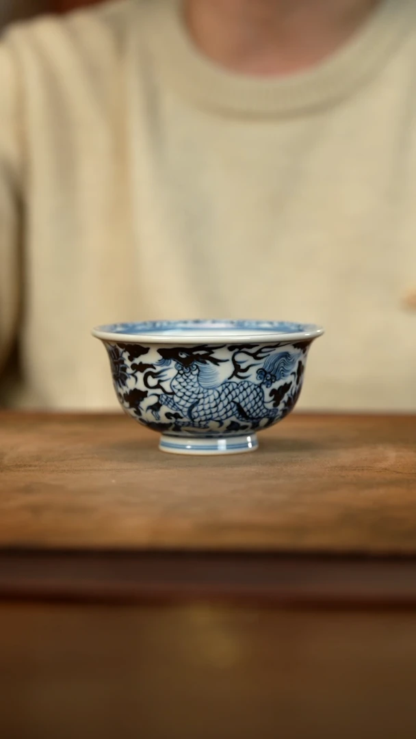 【闪购商品】青花缠枝双麒麟压手杯