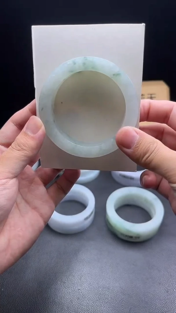 未镶嵌手镯定制翡翠短*忆定制