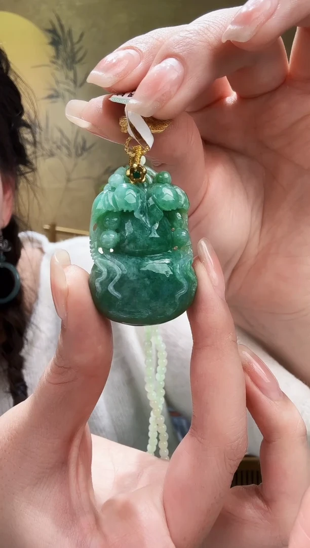 颈饰未镶嵌翡翠吊坠