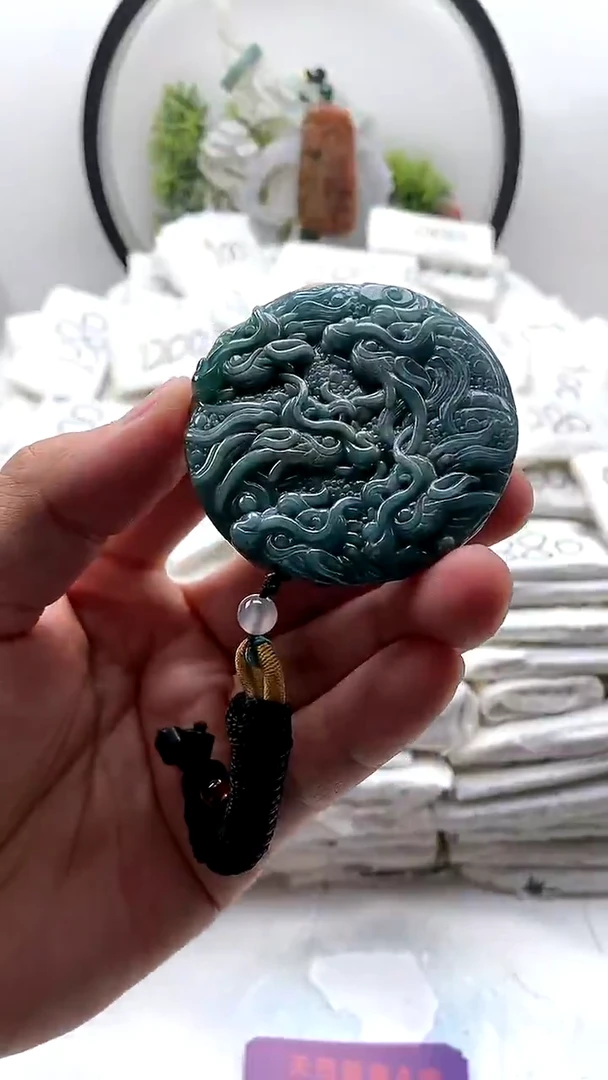 翡翠未镶嵌颈饰九龙扣【品质一般介意慎拍】