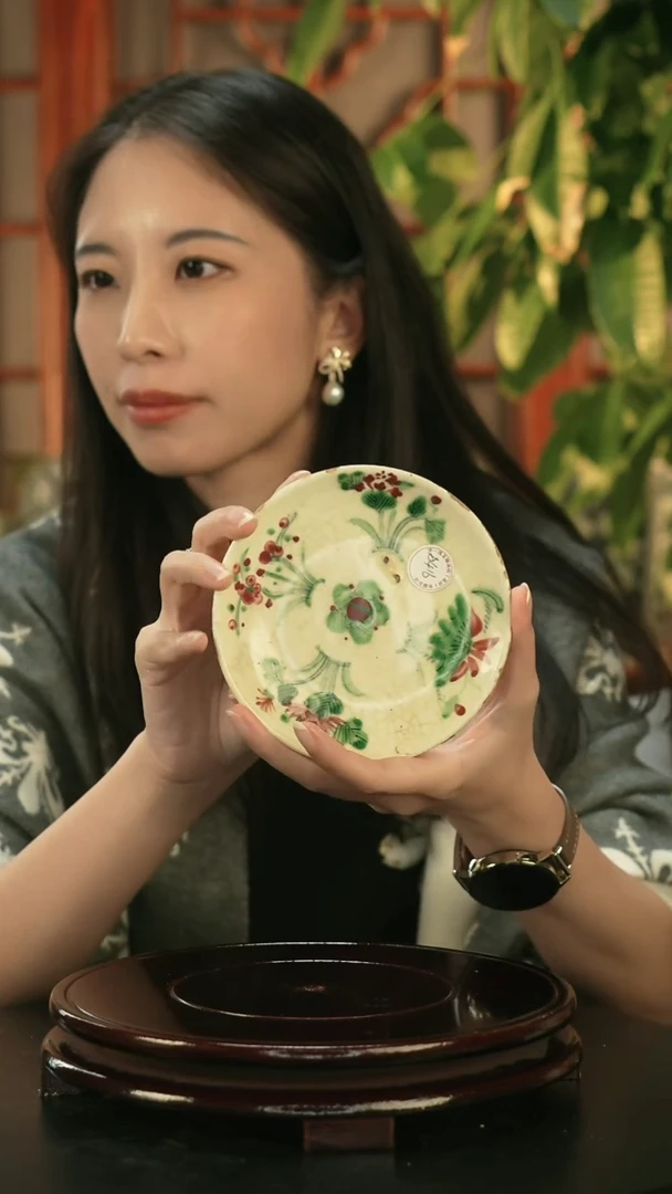 无五彩四季花卉小盘一只